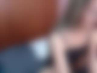 roochelle MILF webcam performer live streaming
