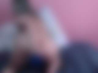 Live cam show with roochelle - Mature MILF on StripNow