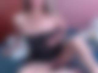 roochelle MILF webcam performer live streaming