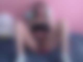 roochelle MILF webcam performer live streaming