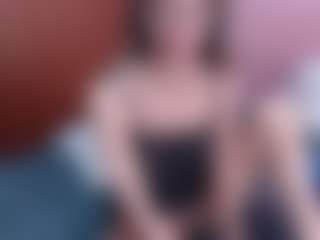 Live cam show with roochelle - Skinny MILF on Camsoda