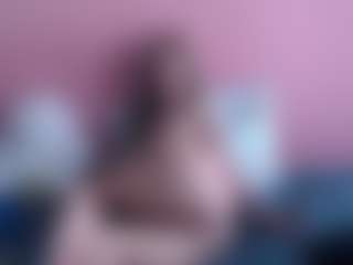 roochelle MILF webcam performer live streaming