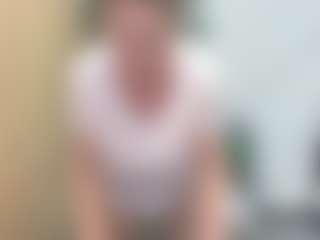 LindaPassionate MILF webcam performer live streaming