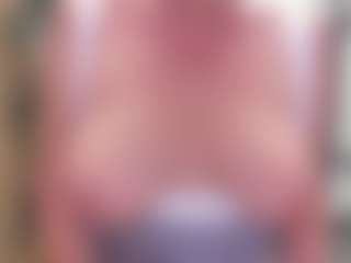 LindaPassionate MILF webcam performer live streaming