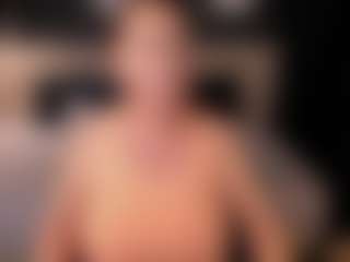 Live cam show with LindaPassionate - Gamer MILF on Camsoda