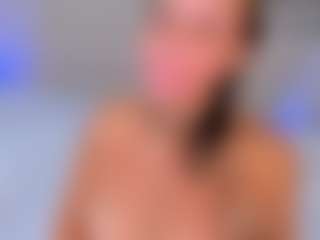 Live cam show with MayeUtica - Granny on AdultVida.com