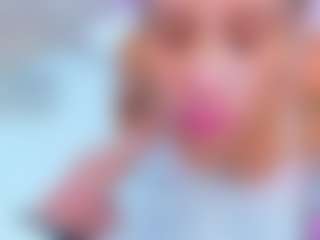 Live cam show with MayeUtica - Granny on friskycurves.com