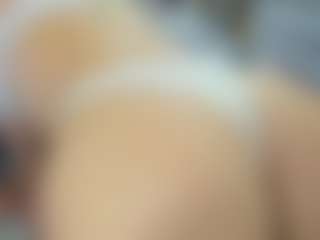 Live cam show with Flexxxybella - Flashing on friskycurves.com