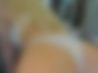 Live cam show with Flexxxybella - Blonde Hair Fetish on xDating
