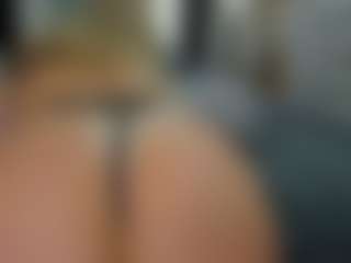 Live cam show with Flexxxybella - Spank on Camiplay Live