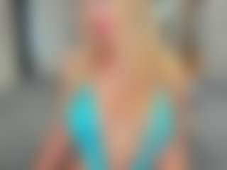 Live cam show with Flexxxybella - Tease MILF on studioflirtlive.com