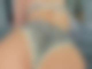 Live cam show with Flexxxybella - Grey Eyes on MyBangCams