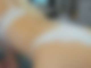 Live cam show with Flexxxybella - Flashing on live.xheat.ai