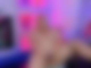 NicoleKind MILF webcam performer live streaming