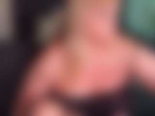 Live cam show with NicoleKind - Middle Aged on testsause.com