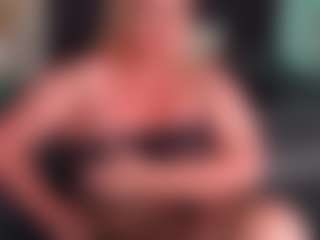 Live cam show with NicoleKind - Middle Aged on Latina Girls