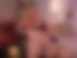 NicoleKind MILF webcam performer live streaming
