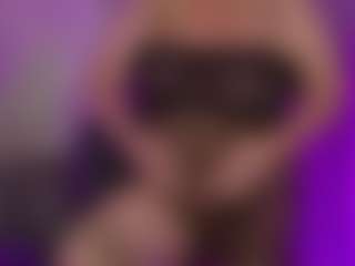 Live cam show with NicoleKind - Living Room on parknlotfishbdy