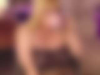 NicoleKind MILF webcam performer live streaming