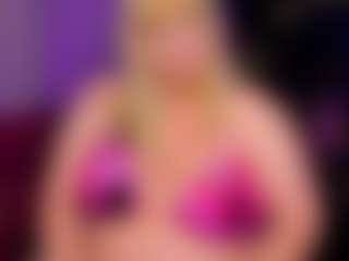 Live cam show with NicoleKind - Flashing on Hubzter Live