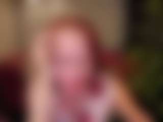 NikaGentle MILF webcam performer live streaming
