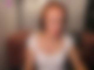 NikaGentle MILF webcam performer live streaming