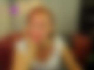 NikaGentle MILF webcam performer live streaming