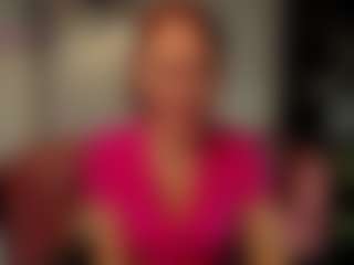 NikaGentle MILF webcam performer live streaming