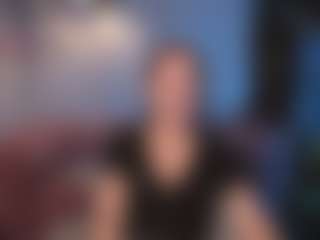 NikaGentle MILF webcam performer live streaming