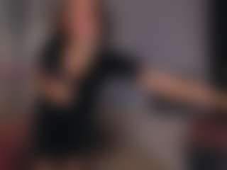 Live cam show with NikaGentle - Bedroom Mature on AdultVida.com