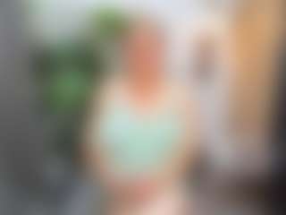 Live cam show with ScarlettSoft - Granny on Camversity