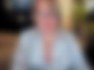 Shannonshine MILF webcam performer live streaming