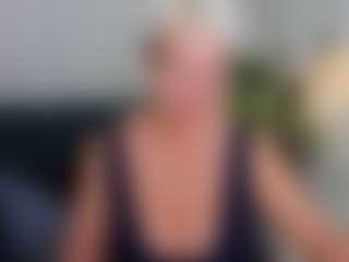Live cam show with KathySunn - Striptease MILF on Dolls Live