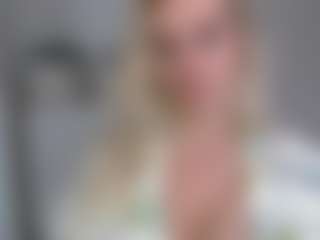 Live cam show with CorneliaBarbie - Upskirt on CamClone