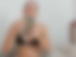 Live cam show with Ishabella - Gag on CamClone