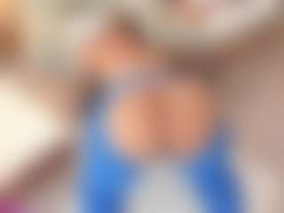 ivannabreast1's Live Sex Cam Show