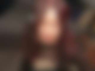 AvroraSakura MILF webcam performer live streaming