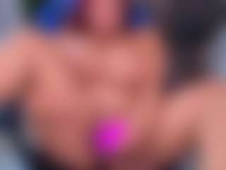 Live cam show with Kenya Buhle - Thick on Milfs Live