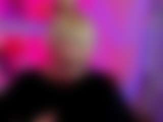 Live cam show with StephanieSea - Horny on Milf Play