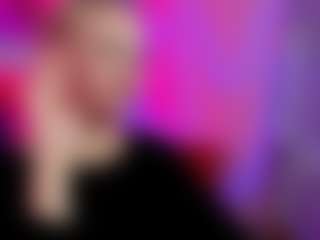 Live cam show with StephanieSea - Living Room on xDating