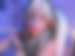 Live cam show with Victoria Saenz - Spank Brown Hair on AdultVida.com