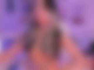 Live cam show with Victoria Saenz - Oil on Camsoda