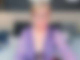 Live cam show with JillMild - Bedroom MILF on iamadamtest123.com