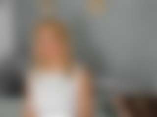 Live cam show with Agata Delphine - Small Ass on studioflirtlive.com