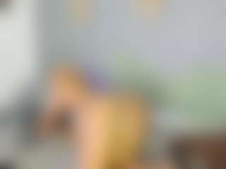 Live cam show with Agata Delphine - Blonde Hair on CamwithHer