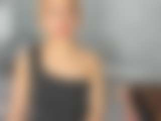 Live cam show with Agata Delphine - Camel Toe on Chatstar