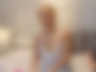 Live cam show with Agata Delphine - Small Ass on StripNow