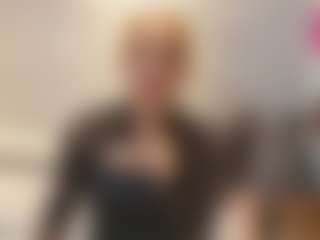 Live cam show with Agata Delphine - Small Ass on Fling VIP Chat