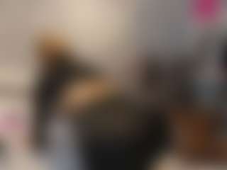Live cam show with Agata Delphine - Living Room on StripNow