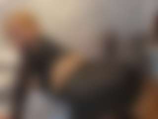 Live cam show with Agata Delphine - Blonde Hair on Gym Cam Girls